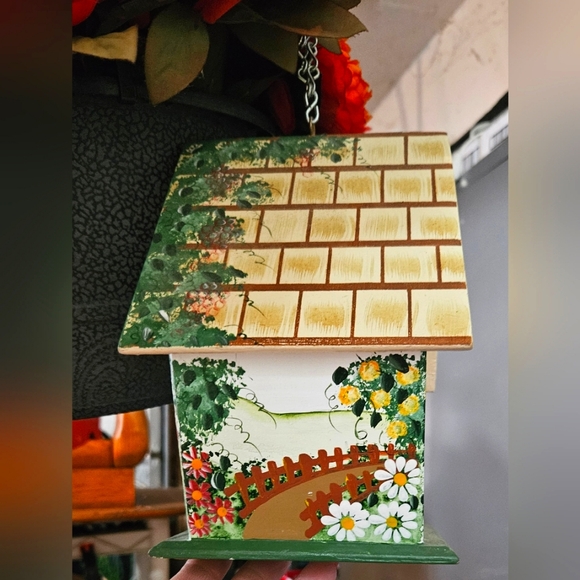 #172 VINTAGE- Decorative Handpainted Birdhouse- Home Decor - Picture 3 of 4